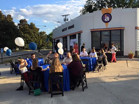 Anstey Hodge Hosts Local First-Year Mary Washington Students